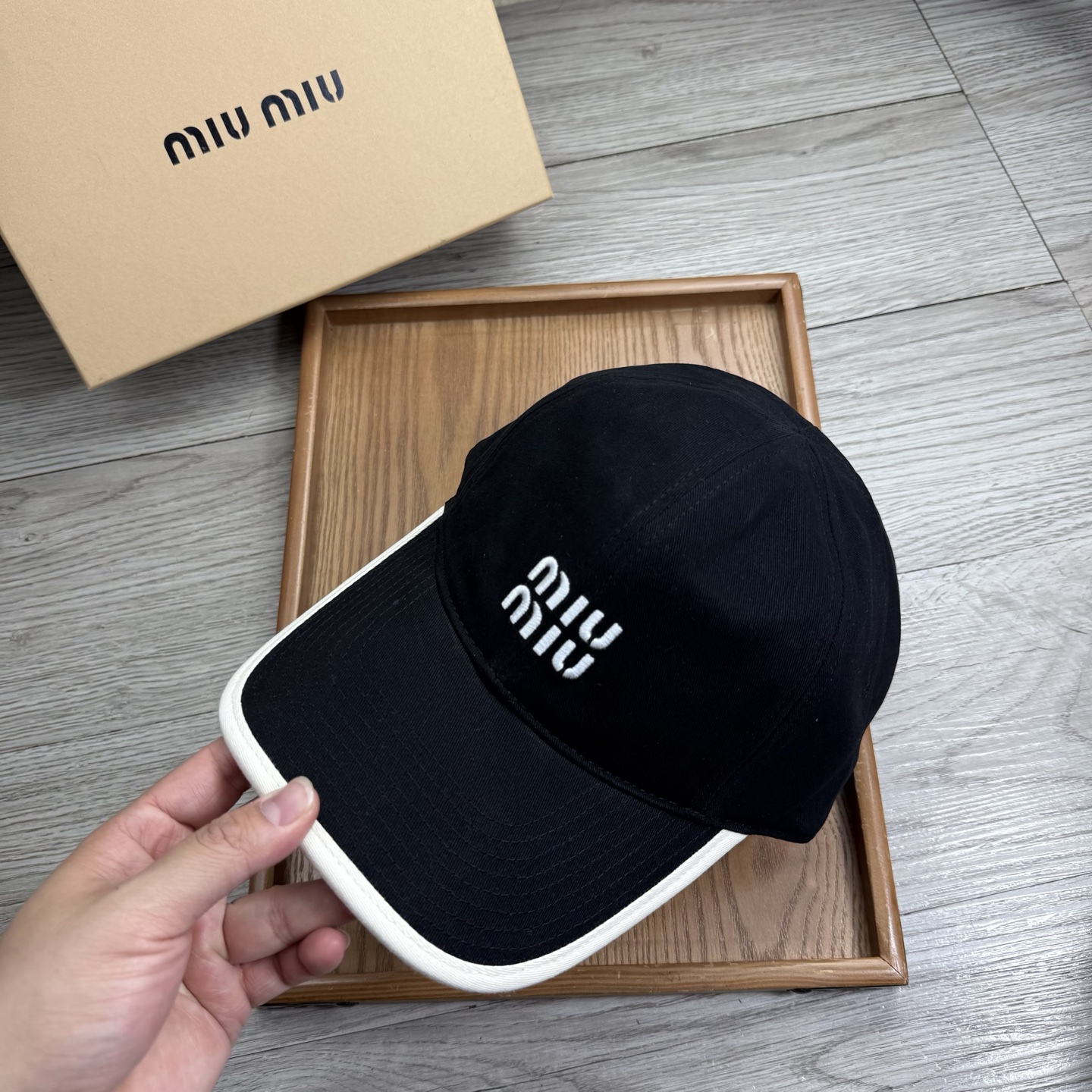 。miumiu。【配防尘袋】新品棒球帽！材质：纯棉！透气性好！春天挡风，夏天防晒必备单品！颜色大气！款式