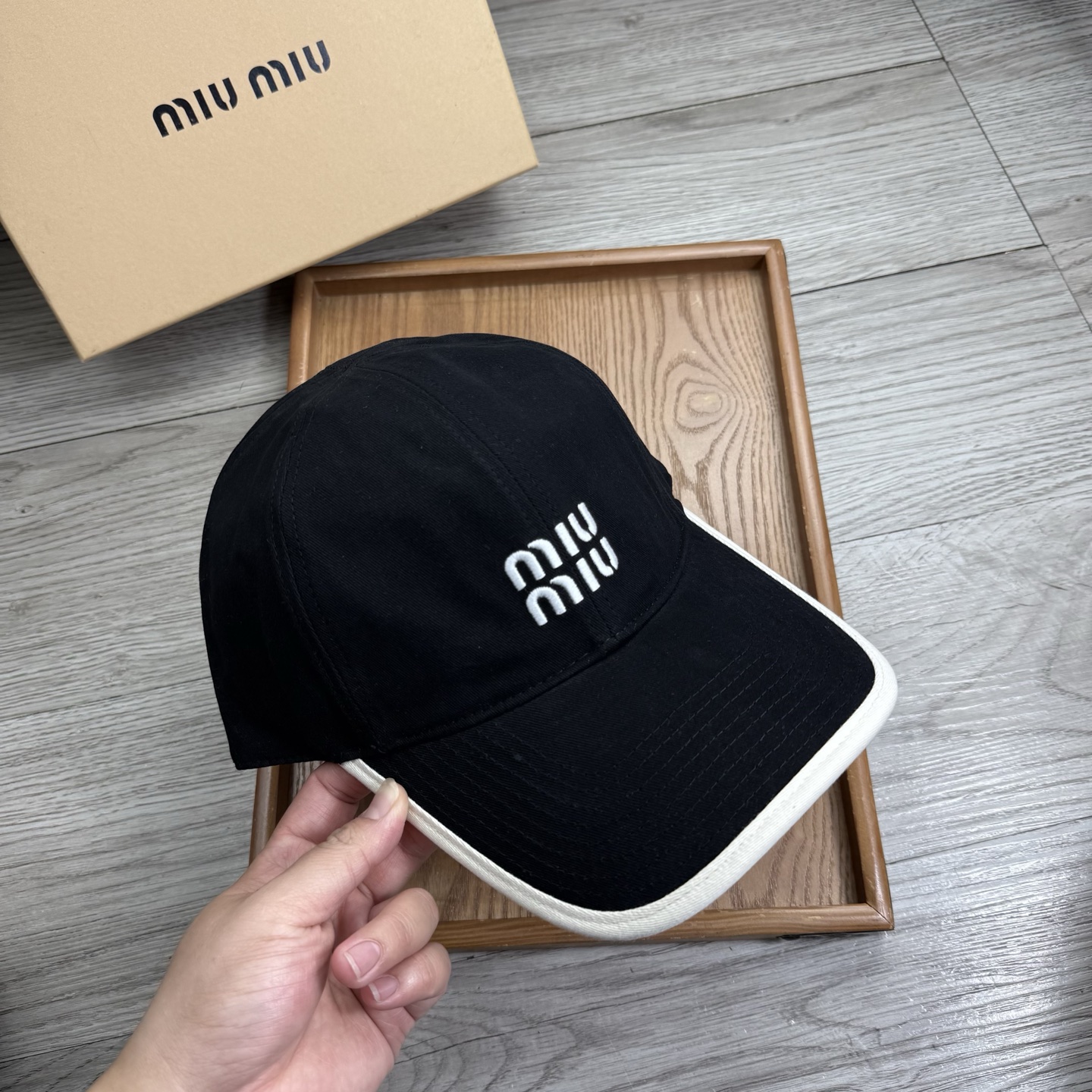 。miumiu。【配防尘袋】新品棒球帽！材质：纯棉！透气性好！春天挡风，夏天防晒必备单品！颜色大气！款式