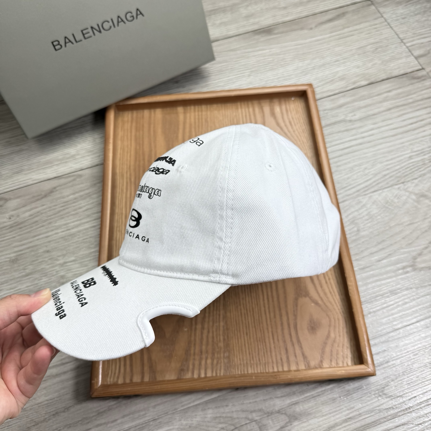 。BA。巴黎世家。【配防尘袋】新品棒球帽！材质：纯棉！透气性好！春天挡风，夏天防晒必备单品！颜色大气！款