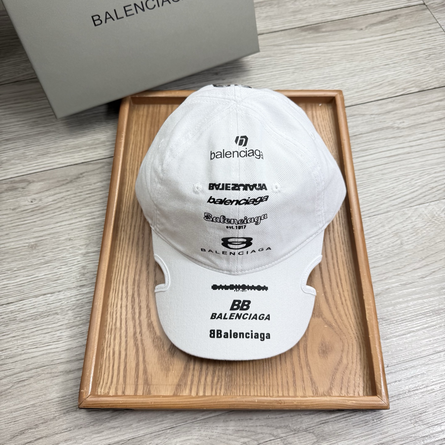 。BA。巴黎世家。【配防尘袋】新品棒球帽！材质：纯棉！透气性好！春天挡风，夏天防晒必备单品！颜色大气！款