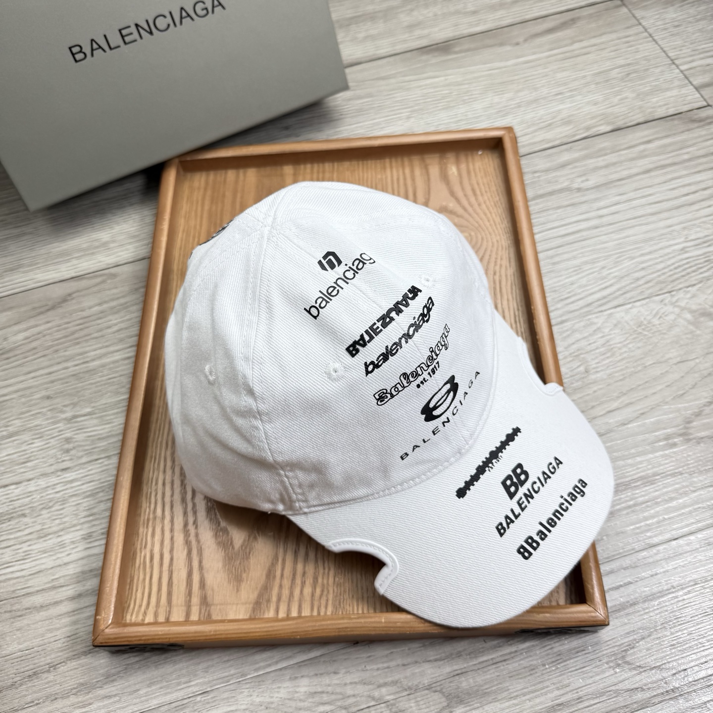 。BA。巴黎世家。【配防尘袋】新品棒球帽！材质：纯棉！透气性好！春天挡风，夏天防晒必备单品！颜色大气！款