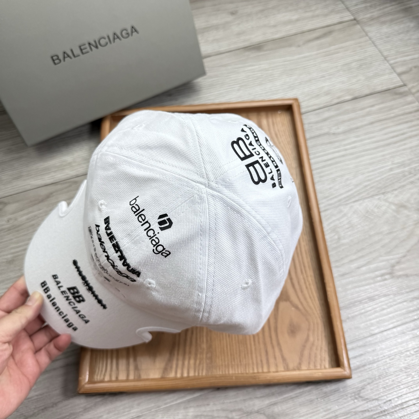 。BA。巴黎世家。【配防尘袋】新品棒球帽！材质：纯棉！透气性好！春天挡风，夏天防晒必备单品！颜色大气！款