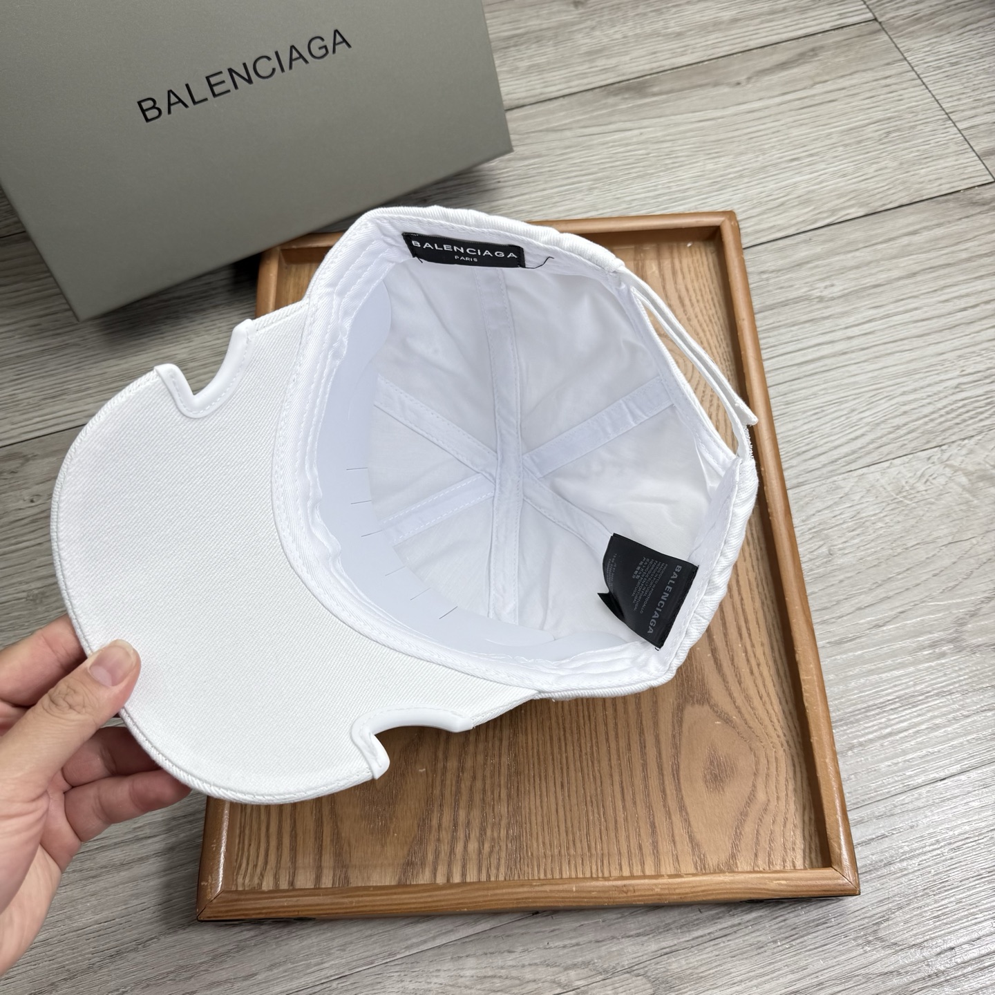 。BA。巴黎世家。【配防尘袋】新品棒球帽！材质：纯棉！透气性好！春天挡风，夏天防晒必备单品！颜色大气！款