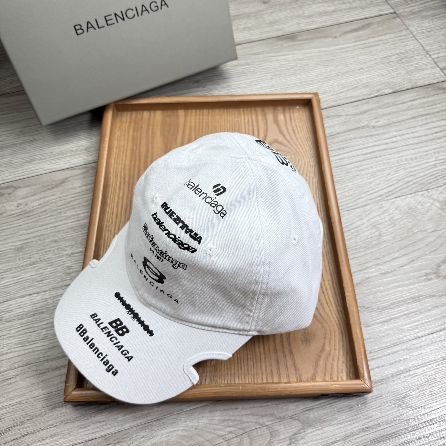 。BA。巴黎世家。【配防尘袋】新品棒球帽！材质：纯棉！透气性好！春天挡风，夏天防晒必备单品！颜色大气！款