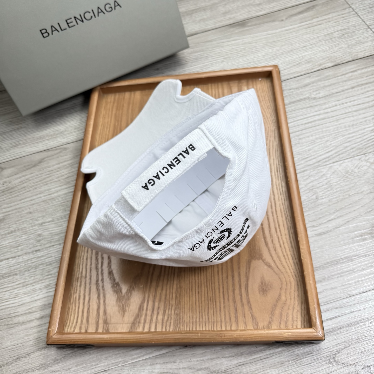 。BA。巴黎世家。【配防尘袋】新品棒球帽！材质：纯棉！透气性好！春天挡风，夏天防晒必备单品！颜色大气！款