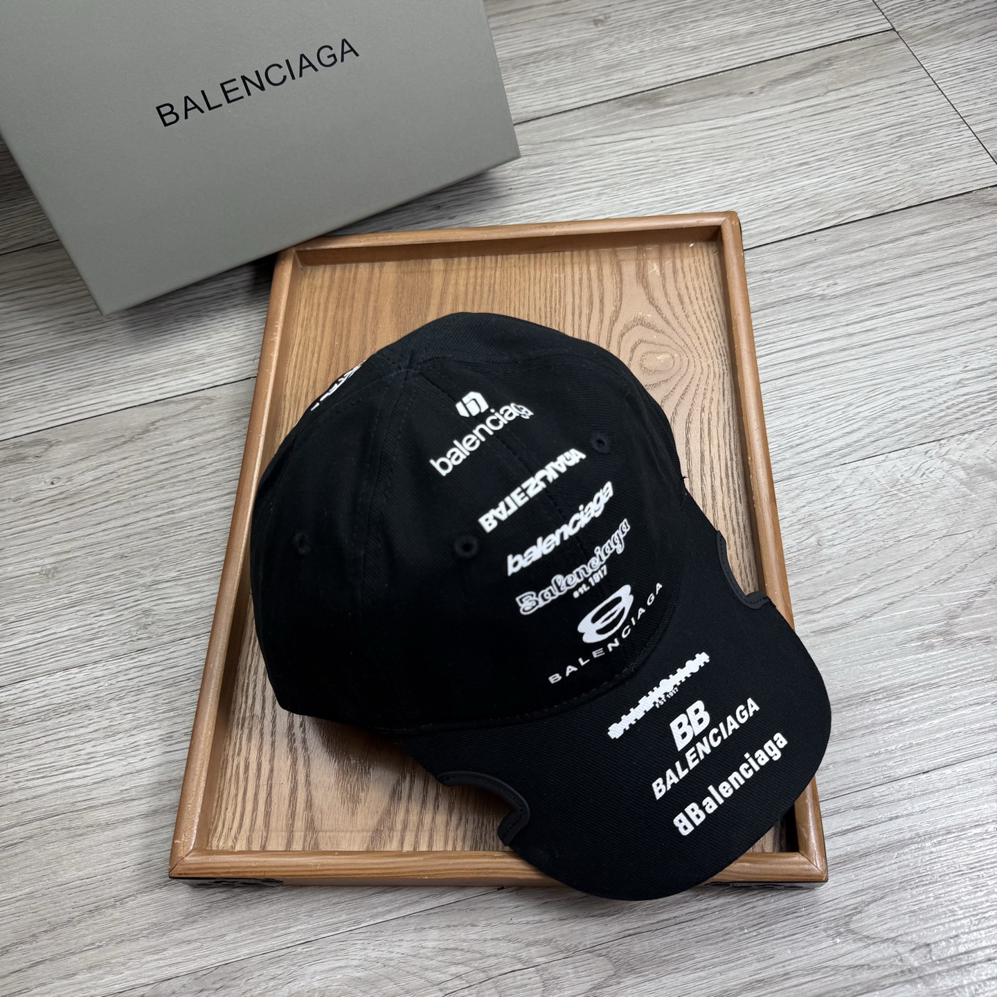 。BA。巴黎世家。【配防尘袋】新品棒球帽！材质：纯棉！透气性好！春天挡风，夏天防晒必备单品！颜色大气！款
