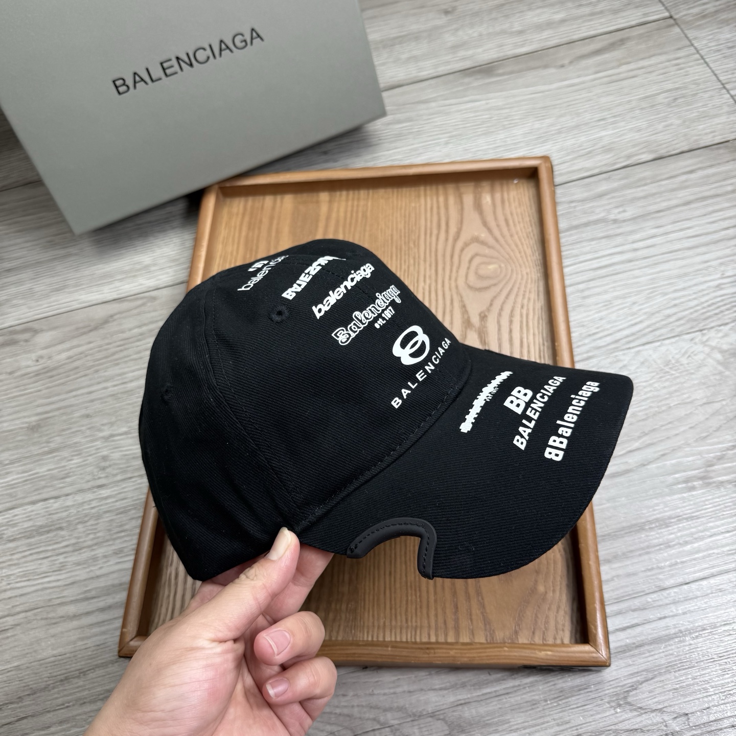 。BA。巴黎世家。【配防尘袋】新品棒球帽！材质：纯棉！透气性好！春天挡风，夏天防晒必备单品！颜色大气！款