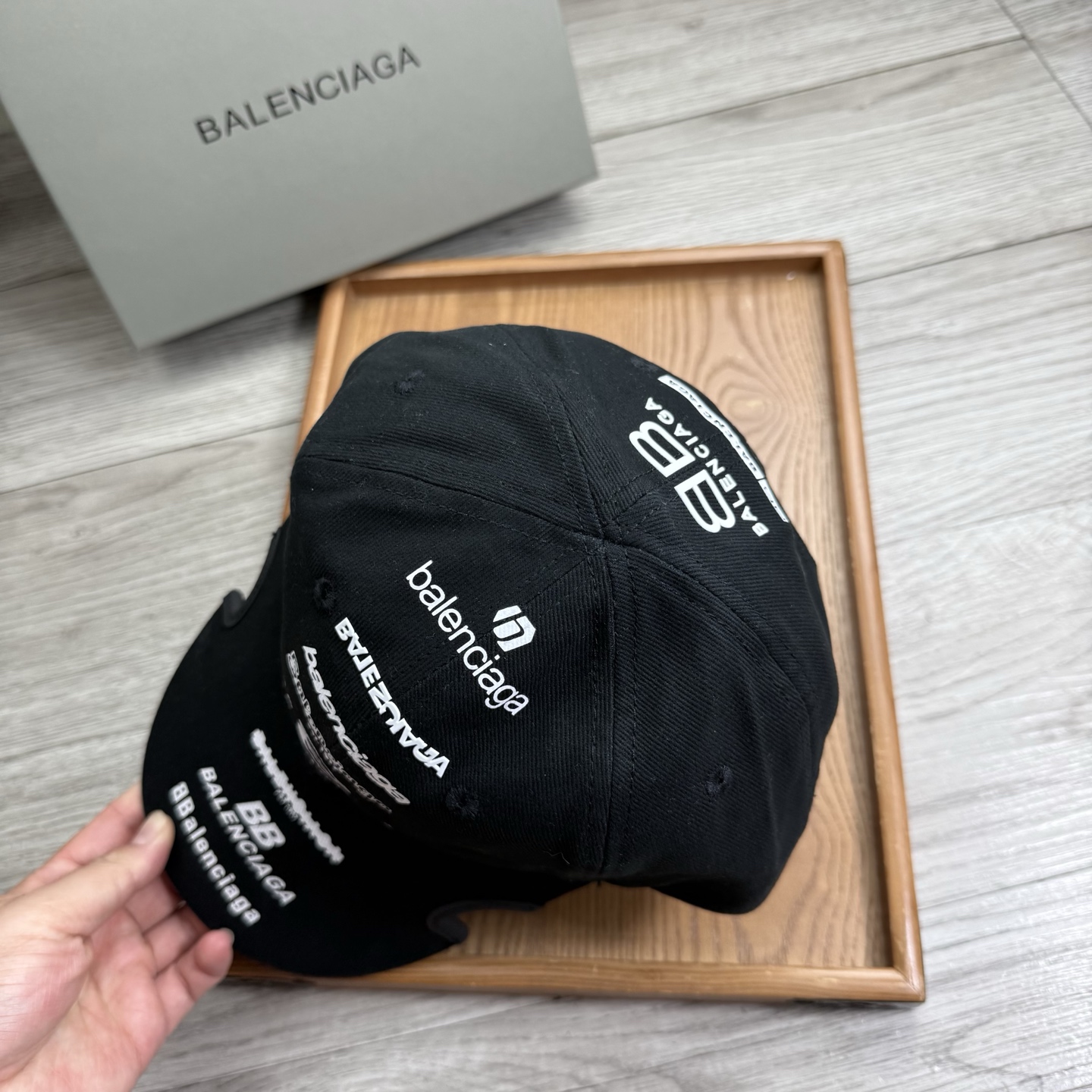 。BA。巴黎世家。【配防尘袋】新品棒球帽！材质：纯棉！透气性好！春天挡风，夏天防晒必备单品！颜色大气！款