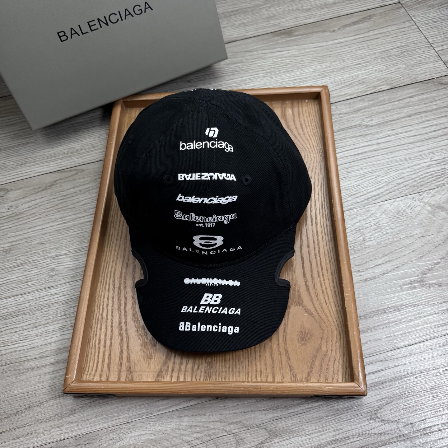 。BA。巴黎世家。【配防尘袋】新品棒球帽！材质：纯棉！透气性好！春天挡风，夏天防晒必备单品！颜色大气！款