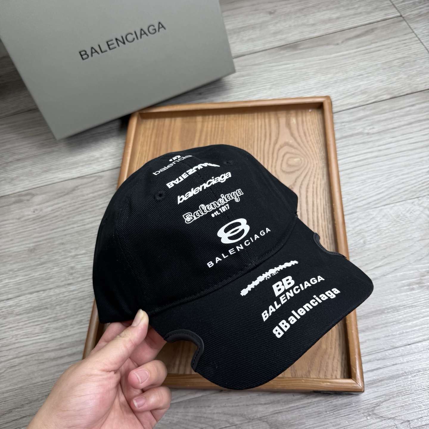 。BA。巴黎世家。【配防尘袋】新品棒球帽！材质：纯棉！透气性好！春天挡风，夏天防晒必备单品！颜色大气！款
