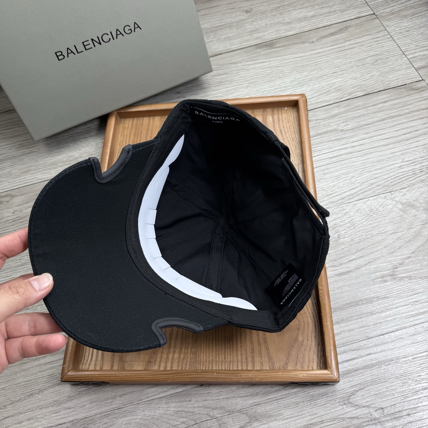 。BA。巴黎世家。【配防尘袋】新品棒球帽！材质：纯棉！透气性好！春天挡风，夏天防晒必备单品！颜色大气！款