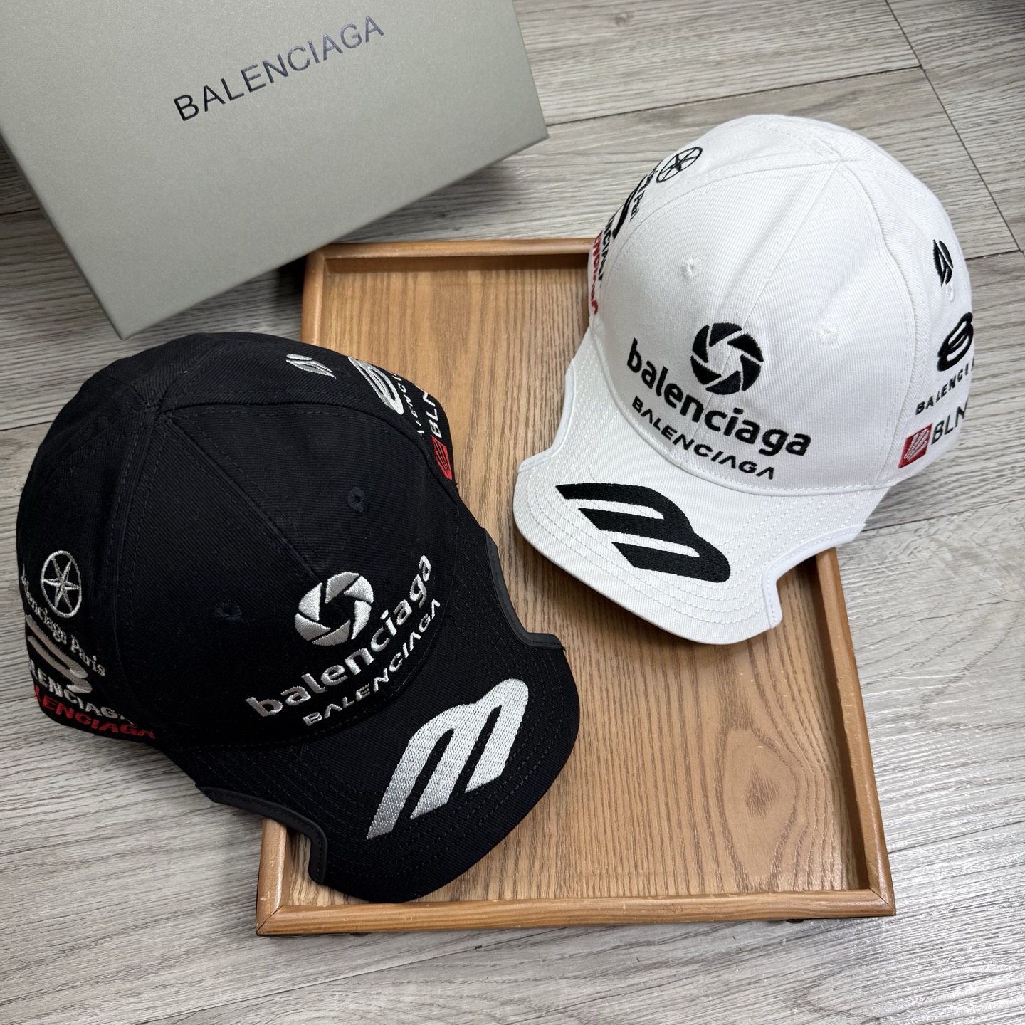 。BA。巴黎世家。【配防尘袋】新品棒球帽！材质：纯棉！透气性好！春天挡风，夏天防晒必备单品！颜色大气！款