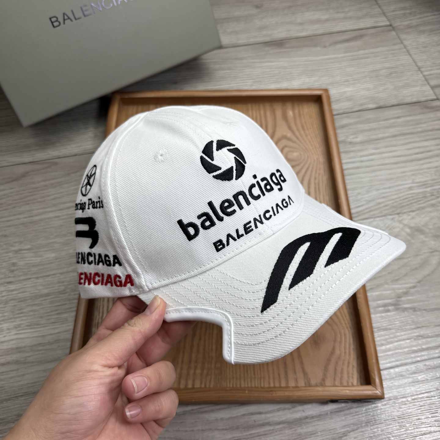。BA。巴黎世家。【配防尘袋】新品棒球帽！材质：纯棉！透气性好！春天挡风，夏天防晒必备单品！颜色大气！款
