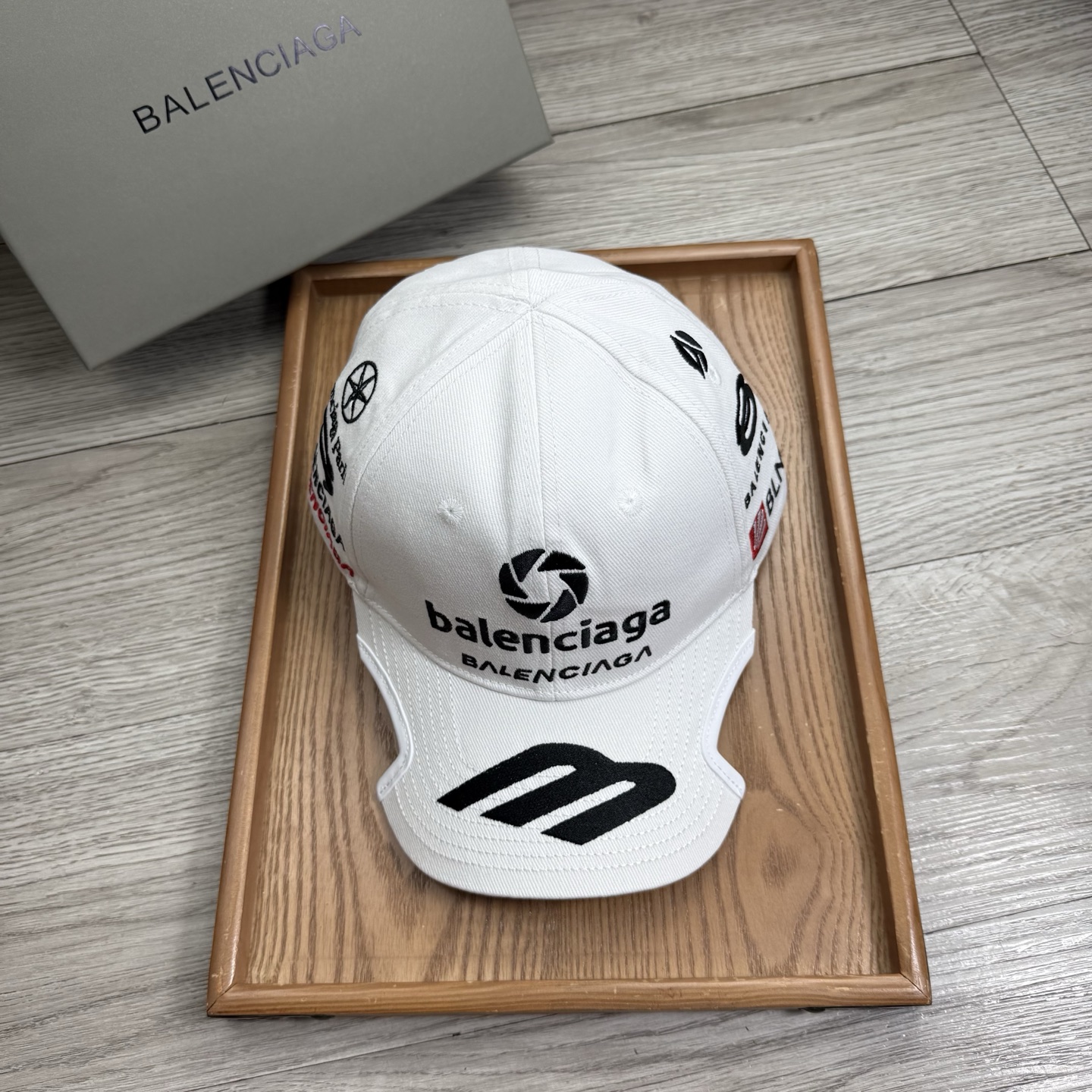 。BA。巴黎世家。【配防尘袋】新品棒球帽！材质：纯棉！透气性好！春天挡风，夏天防晒必备单品！颜色大气！款