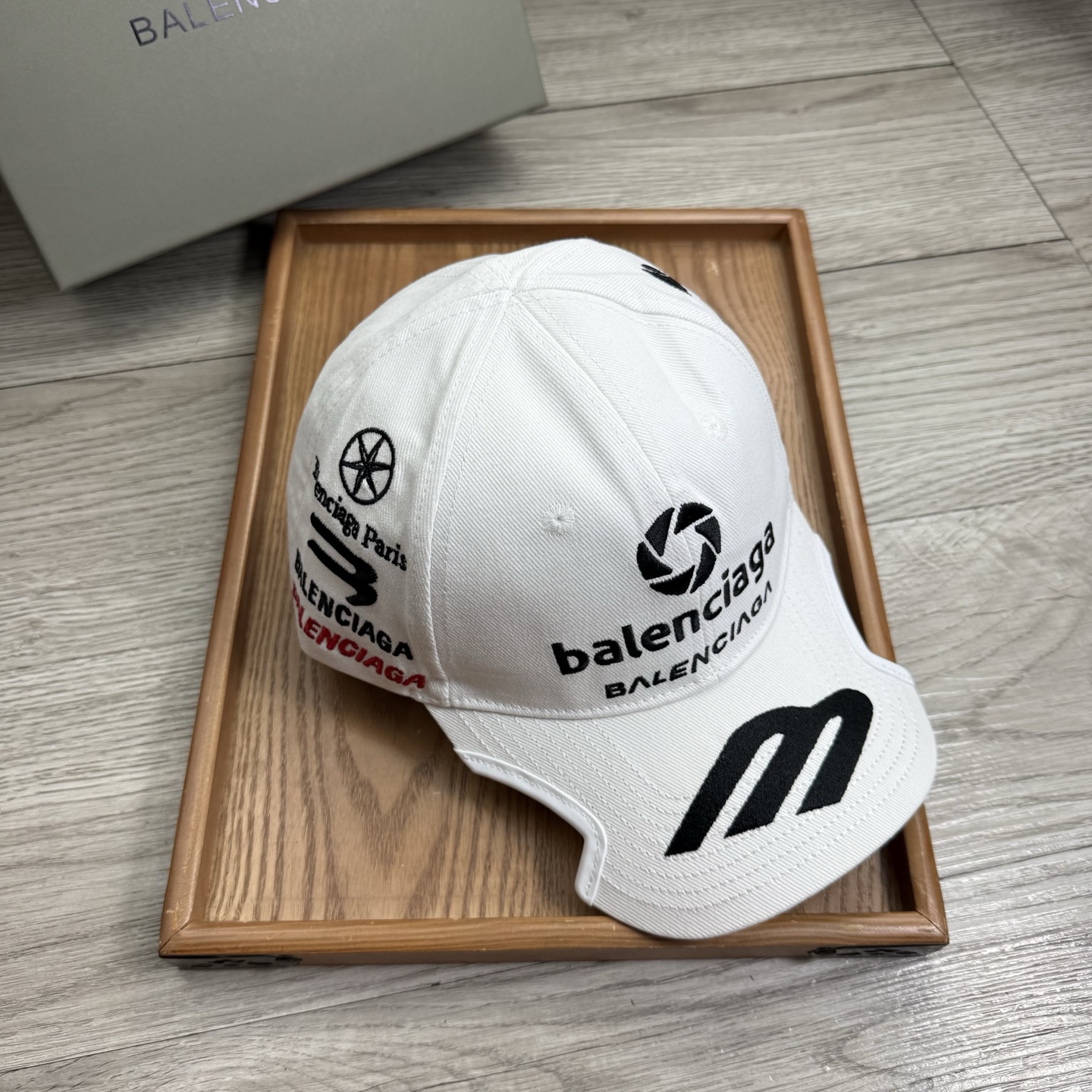 。BA。巴黎世家。【配防尘袋】新品棒球帽！材质：纯棉！透气性好！春天挡风，夏天防晒必备单品！颜色大气！款