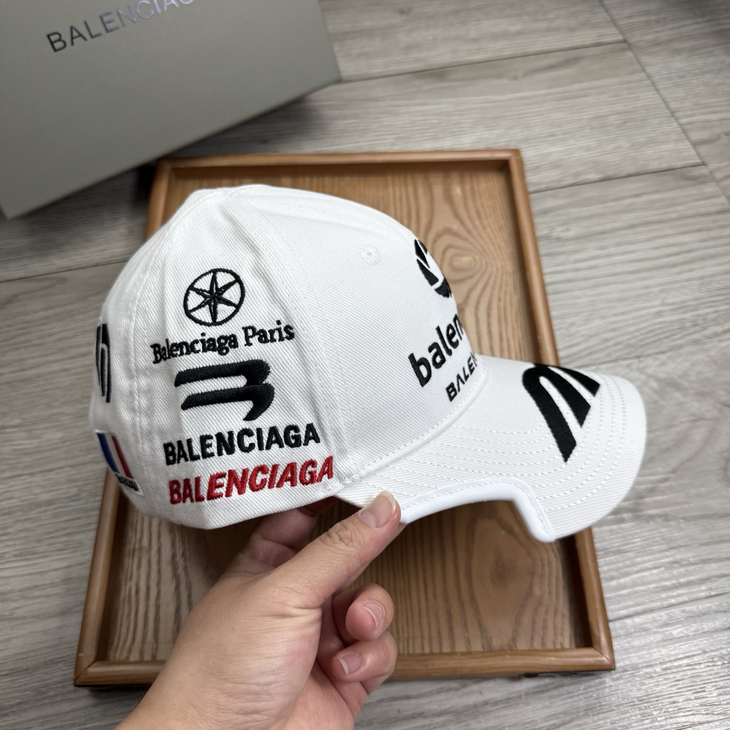 。BA。巴黎世家。【配防尘袋】新品棒球帽！材质：纯棉！透气性好！春天挡风，夏天防晒必备单品！颜色大气！款