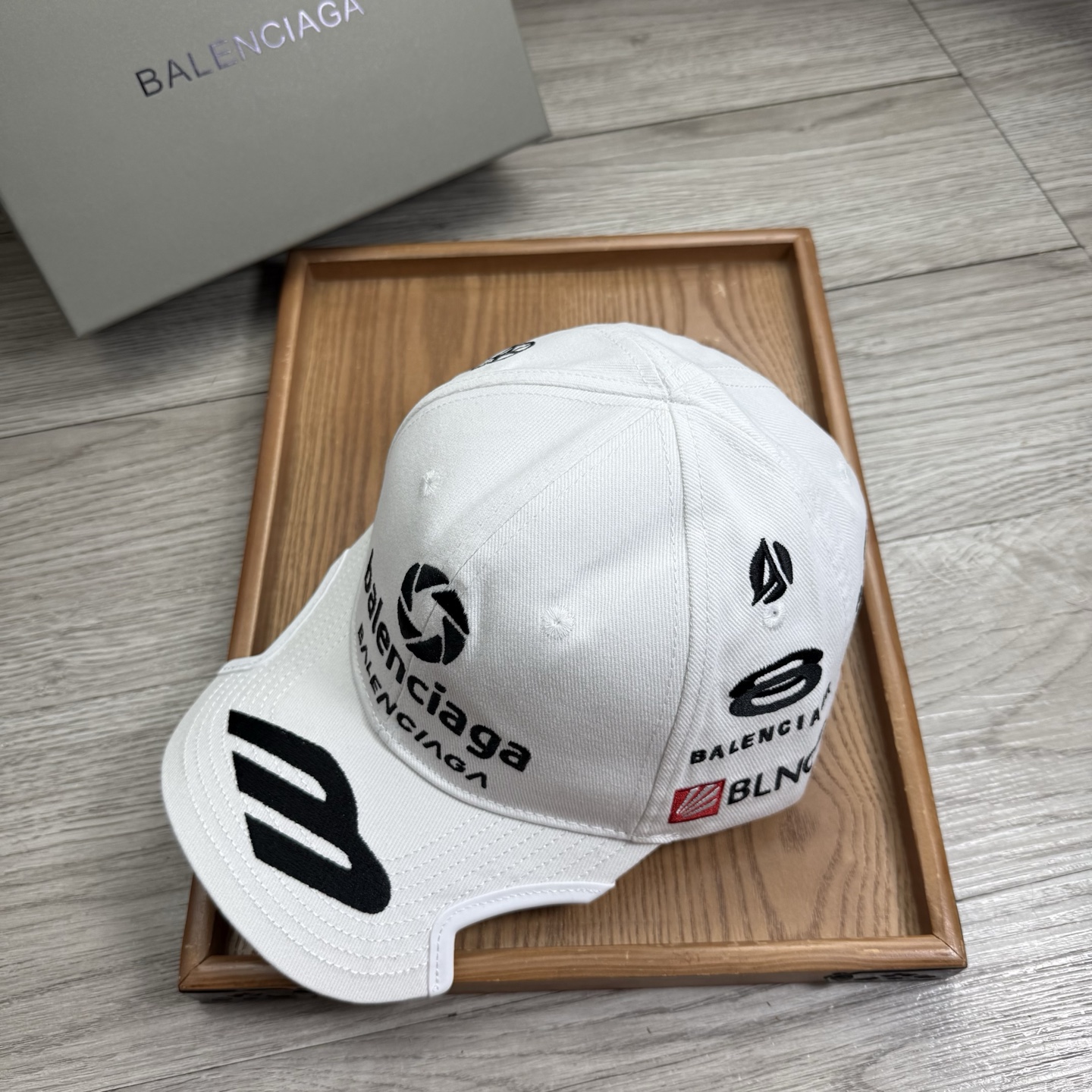 。BA。巴黎世家。【配防尘袋】新品棒球帽！材质：纯棉！透气性好！春天挡风，夏天防晒必备单品！颜色大气！款