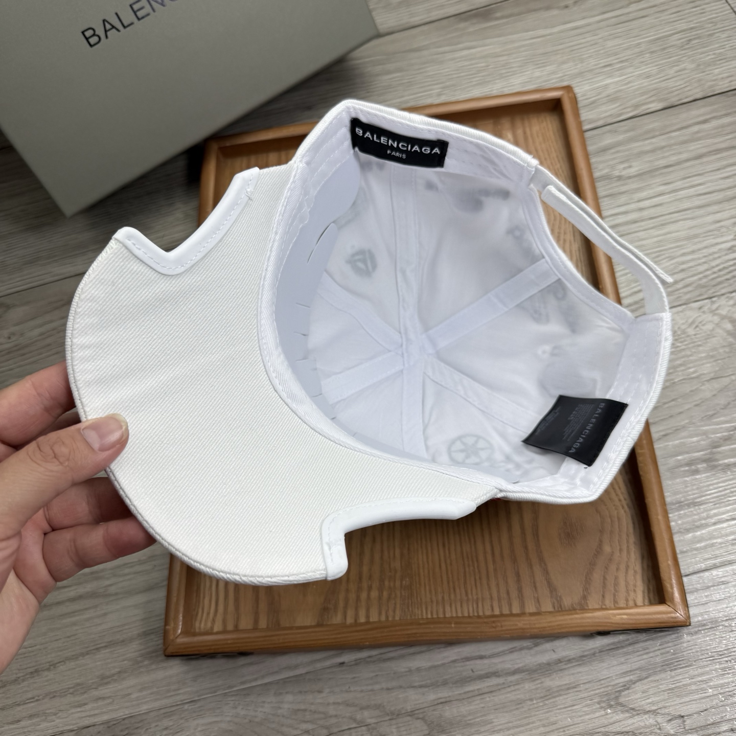 。BA。巴黎世家。【配防尘袋】新品棒球帽！材质：纯棉！透气性好！春天挡风，夏天防晒必备单品！颜色大气！款