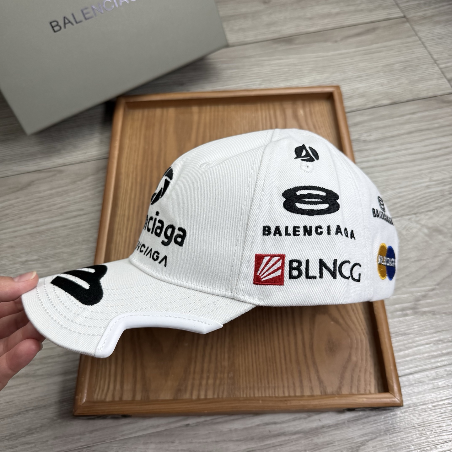 。BA。巴黎世家。【配防尘袋】新品棒球帽！材质：纯棉！透气性好！春天挡风，夏天防晒必备单品！颜色大气！款