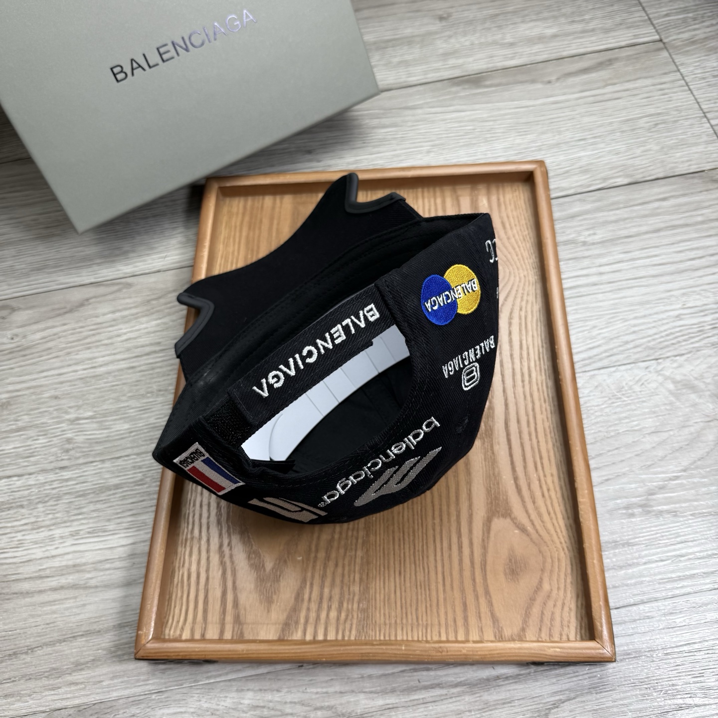 。BA。巴黎世家。【配防尘袋】新品棒球帽！材质：纯棉！透气性好！春天挡风，夏天防晒必备单品！颜色大气！款