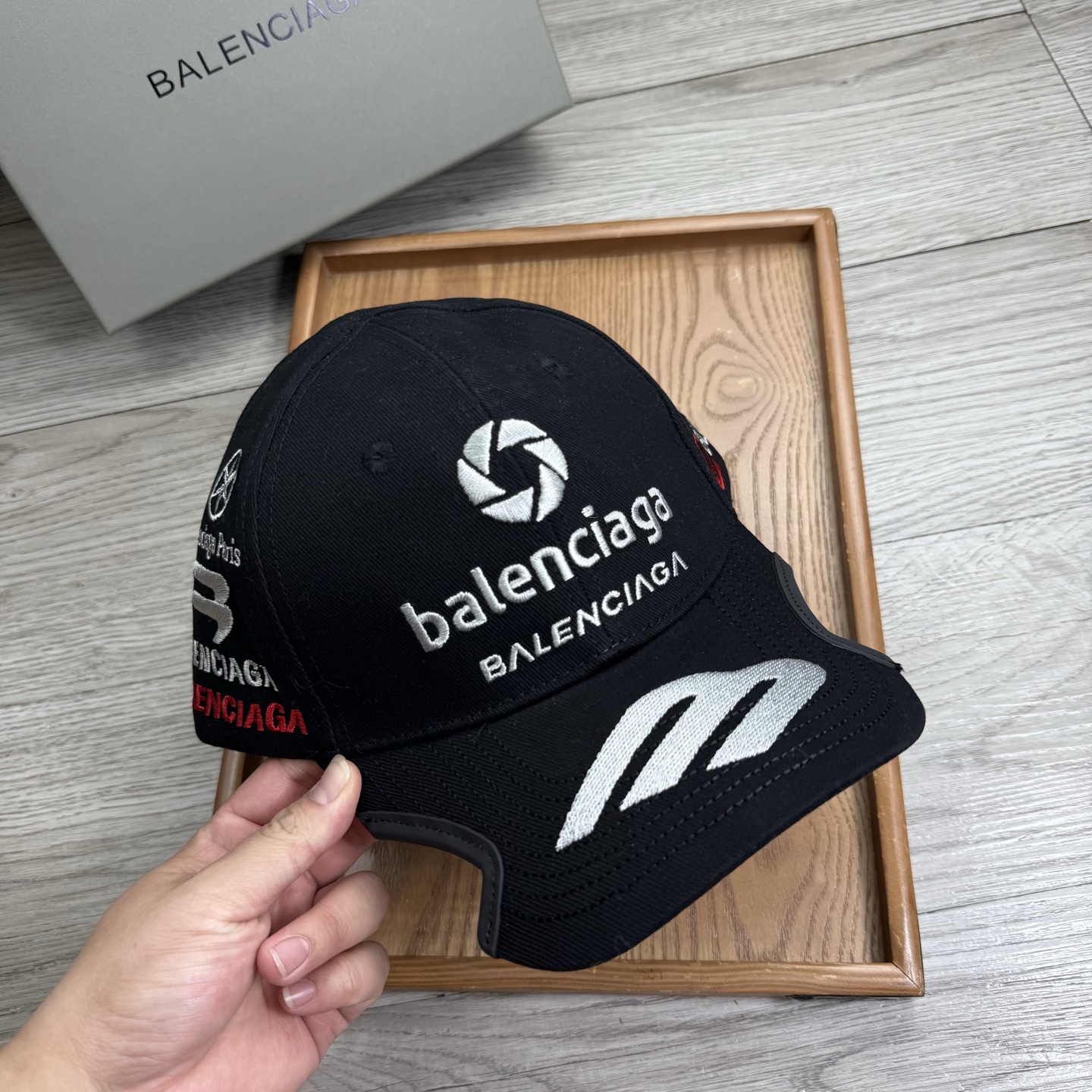 。BA。巴黎世家。【配防尘袋】新品棒球帽！材质：纯棉！透气性好！春天挡风，夏天防晒必备单品！颜色大气！款