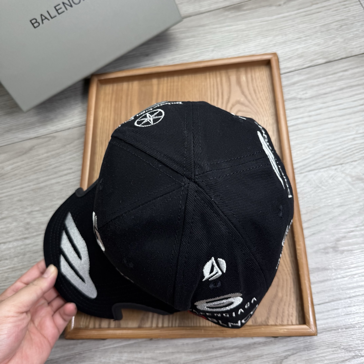 。BA。巴黎世家。【配防尘袋】新品棒球帽！材质：纯棉！透气性好！春天挡风，夏天防晒必备单品！颜色大气！款