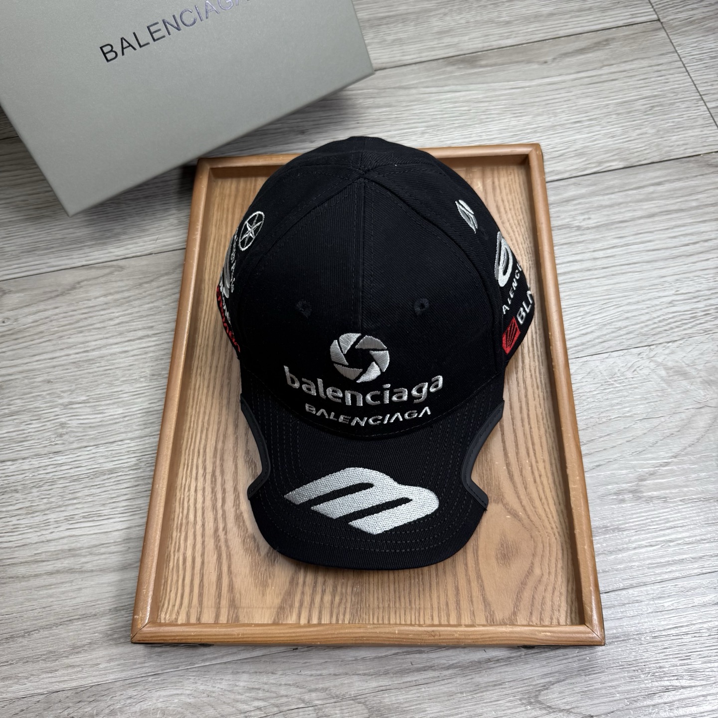 。BA。巴黎世家。【配防尘袋】新品棒球帽！材质：纯棉！透气性好！春天挡风，夏天防晒必备单品！颜色大气！款