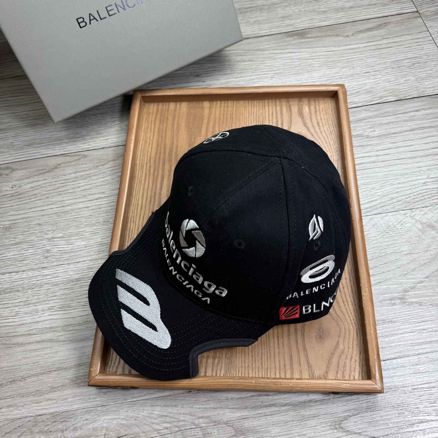 。BA。巴黎世家。【配防尘袋】新品棒球帽！材质：纯棉！透气性好！春天挡风，夏天防晒必备单品！颜色大气！款