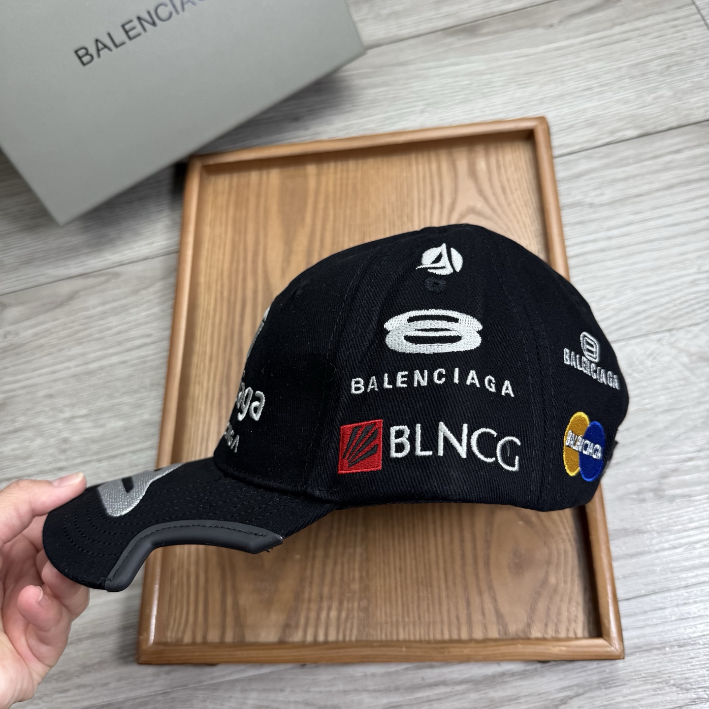 。BA。巴黎世家。【配防尘袋】新品棒球帽！材质：纯棉！透气性好！春天挡风，夏天防晒必备单品！颜色大气！款