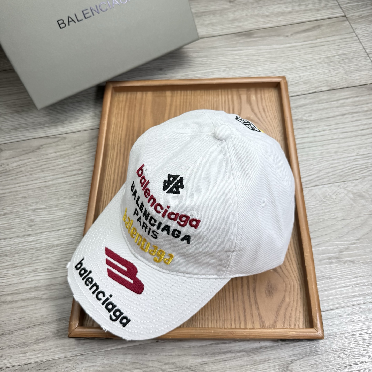 。BA。巴黎世家。【配防尘袋】新品棒球帽！材质：纯棉！透气性好！春天挡风，夏天防晒必备单品！颜色大气！款