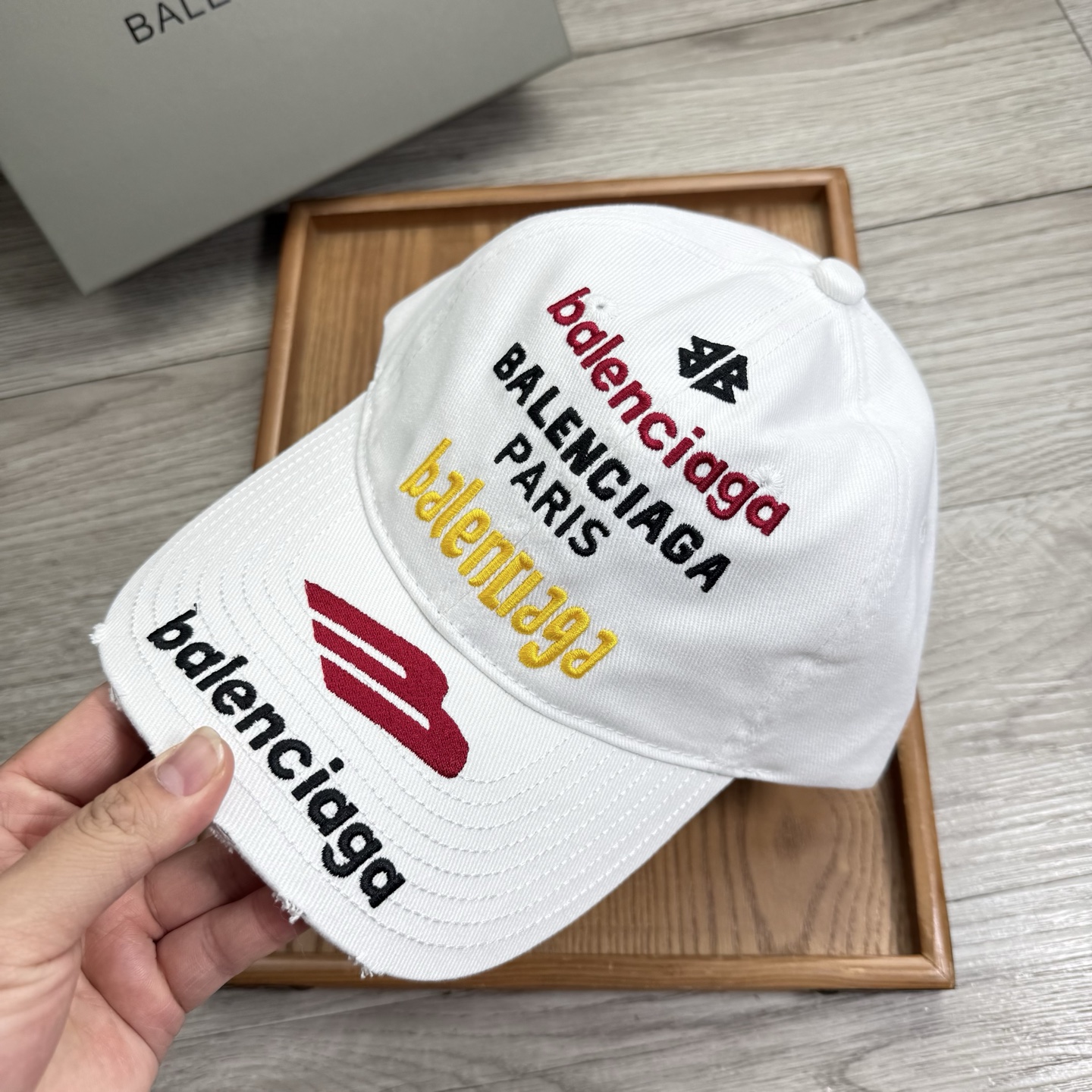 。BA。巴黎世家。【配防尘袋】新品棒球帽！材质：纯棉！透气性好！春天挡风，夏天防晒必备单品！颜色大气！款