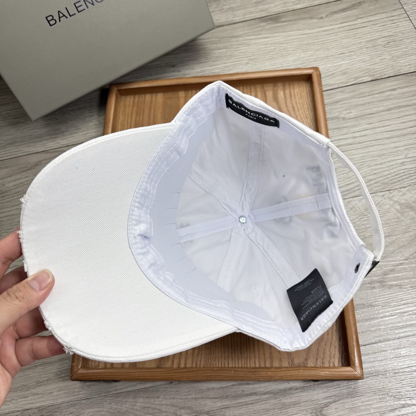 。BA。巴黎世家。【配防尘袋】新品棒球帽！材质：纯棉！透气性好！春天挡风，夏天防晒必备单品！颜色大气！款