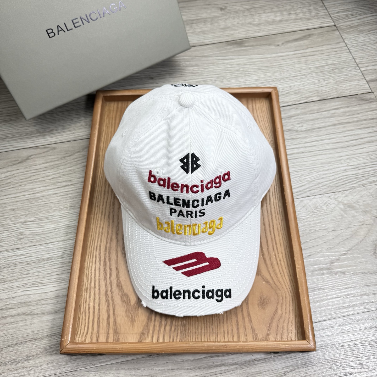 。BA。巴黎世家。【配防尘袋】新品棒球帽！材质：纯棉！透气性好！春天挡风，夏天防晒必备单品！颜色大气！款