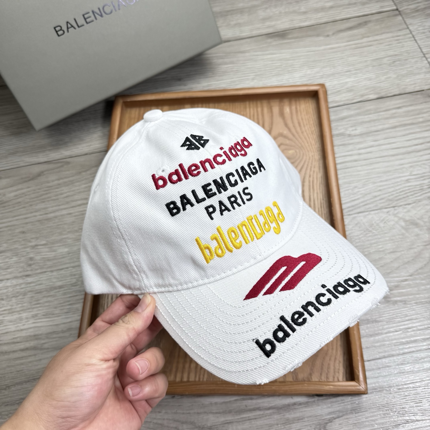 。BA。巴黎世家。【配防尘袋】新品棒球帽！材质：纯棉！透气性好！春天挡风，夏天防晒必备单品！颜色大气！款