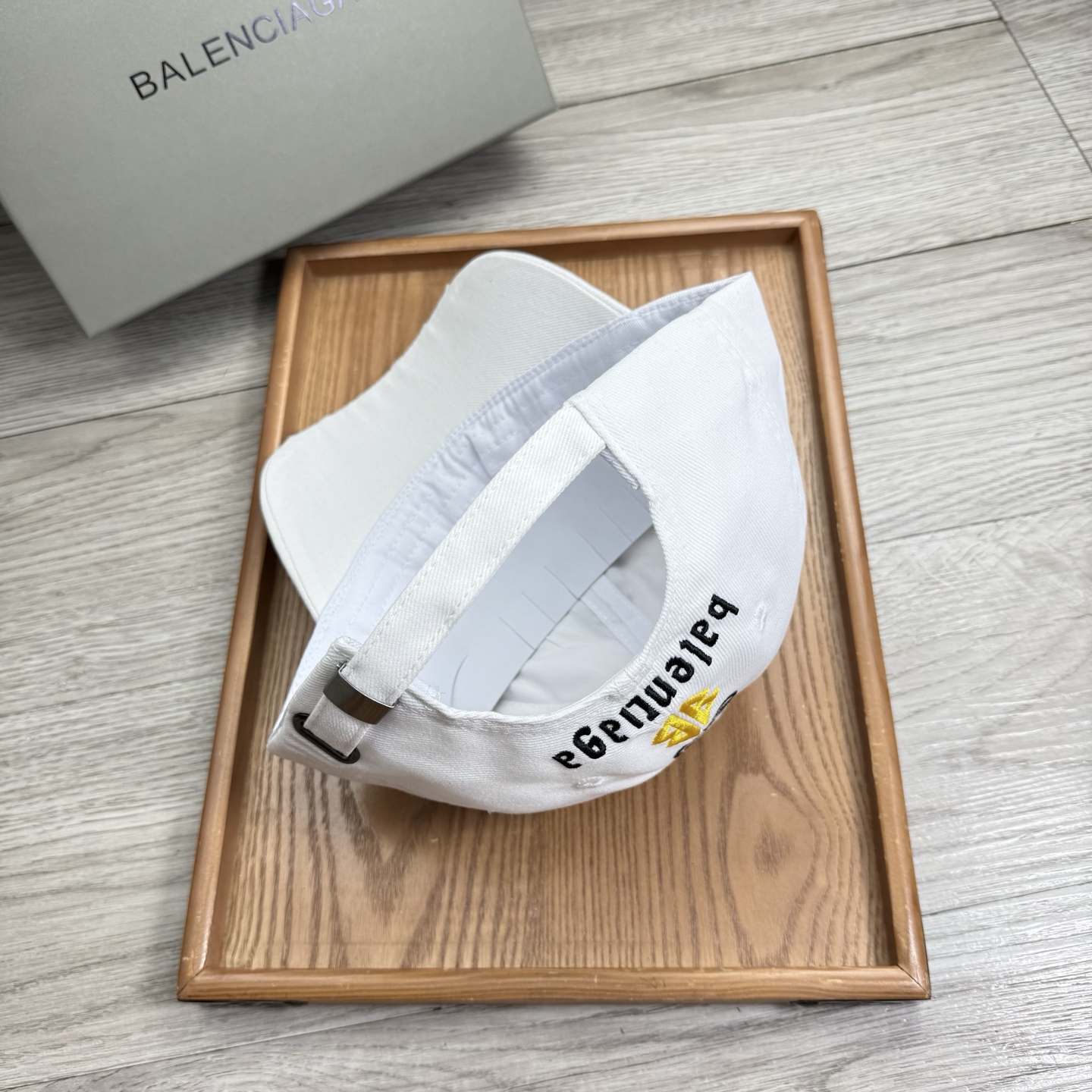 。BA。巴黎世家。【配防尘袋】新品棒球帽！材质：纯棉！透气性好！春天挡风，夏天防晒必备单品！颜色大气！款