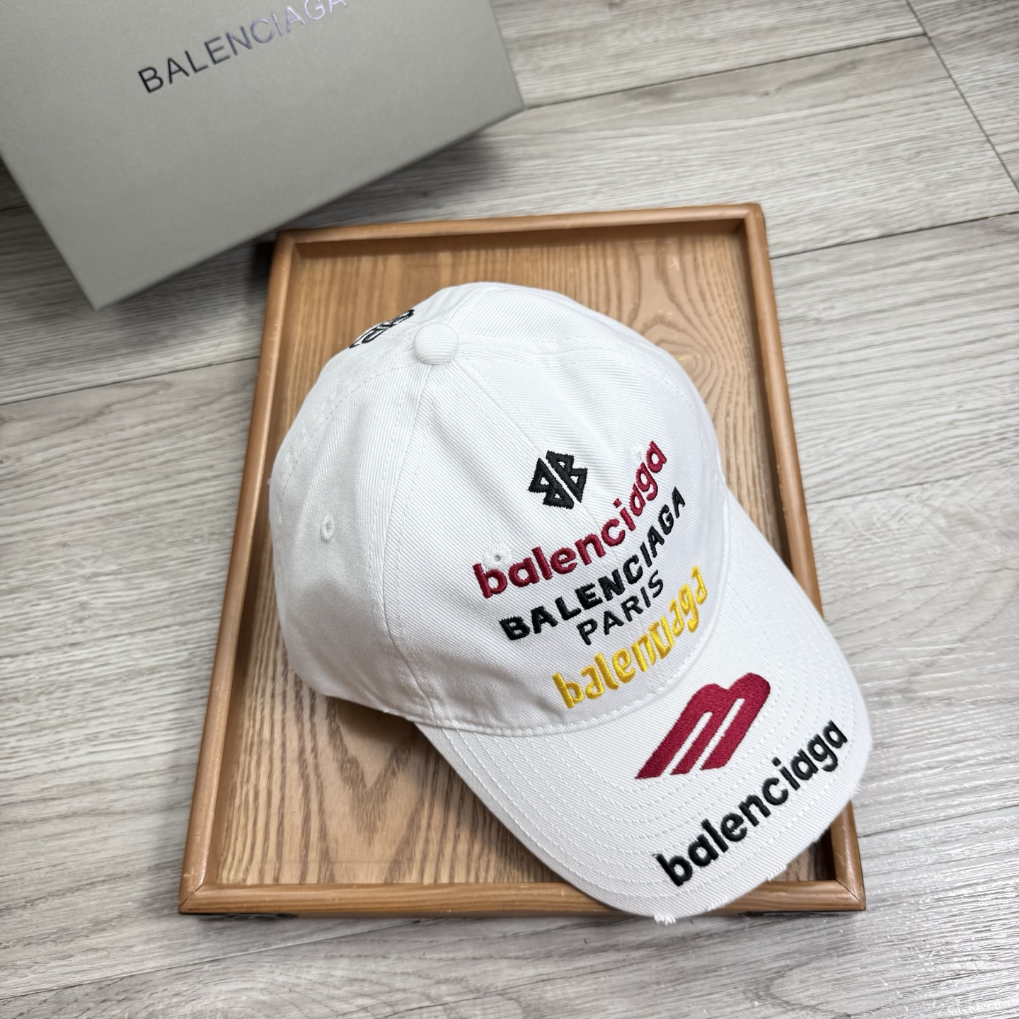 。BA。巴黎世家。【配防尘袋】新品棒球帽！材质：纯棉！透气性好！春天挡风，夏天防晒必备单品！颜色大气！款