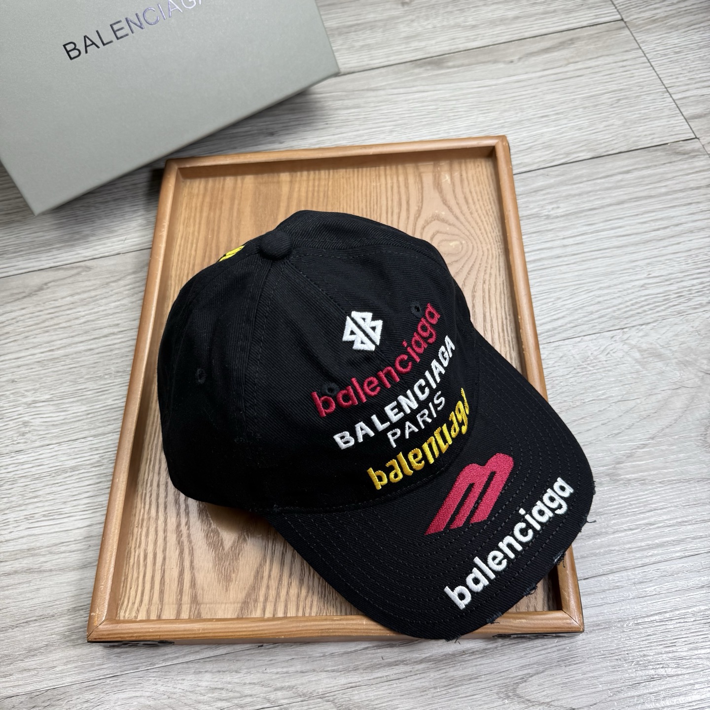 。BA。巴黎世家。【配防尘袋】新品棒球帽！材质：纯棉！透气性好！春天挡风，夏天防晒必备单品！颜色大气！款