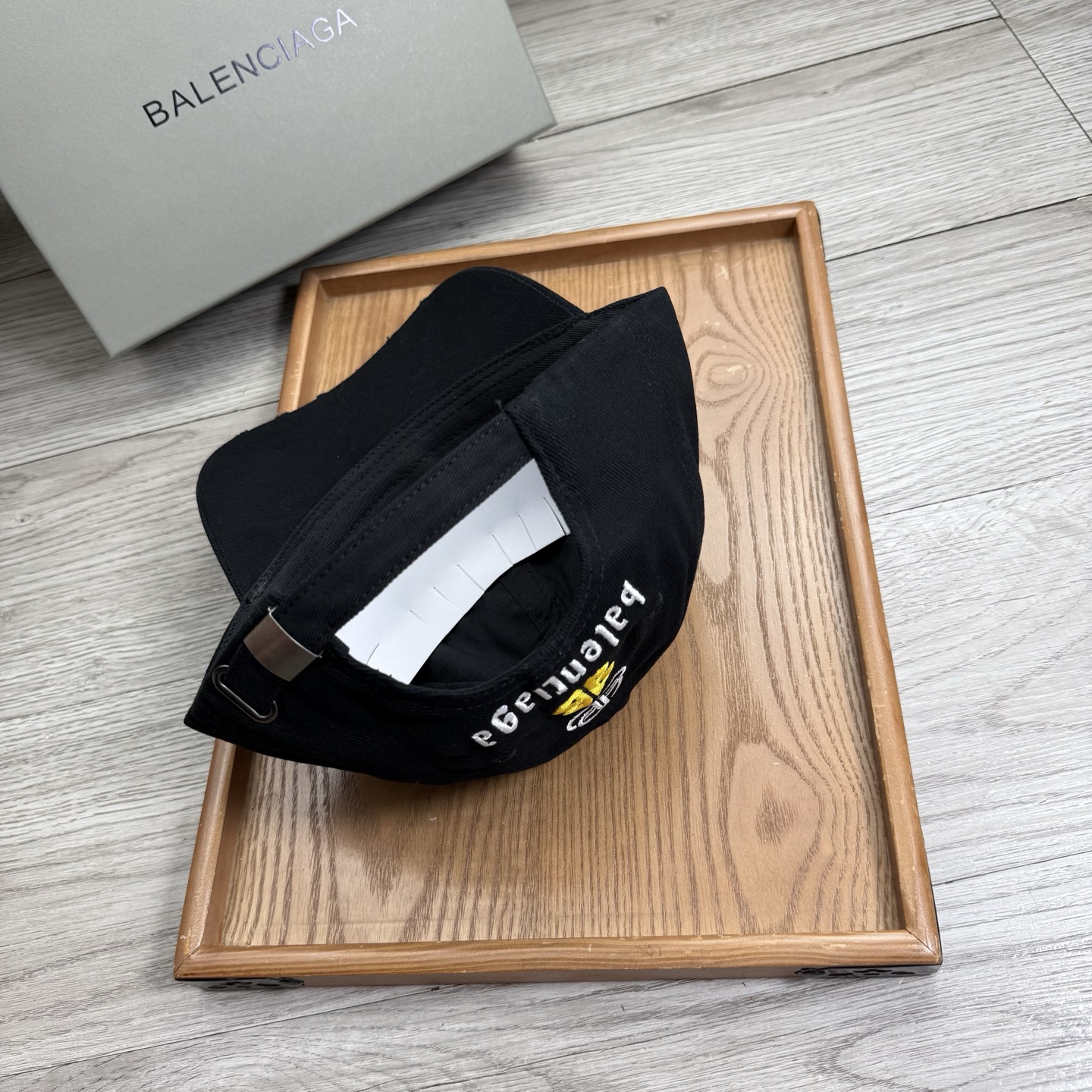 。BA。巴黎世家。【配防尘袋】新品棒球帽！材质：纯棉！透气性好！春天挡风，夏天防晒必备单品！颜色大气！款