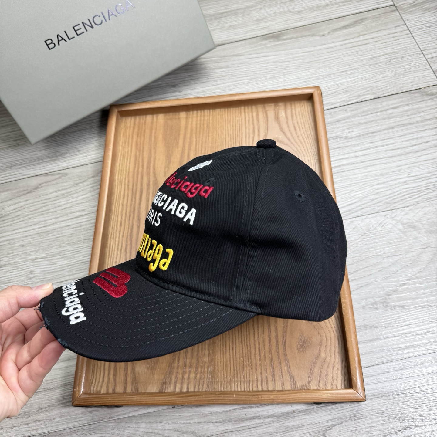 。BA。巴黎世家。【配防尘袋】新品棒球帽！材质：纯棉！透气性好！春天挡风，夏天防晒必备单品！颜色大气！款