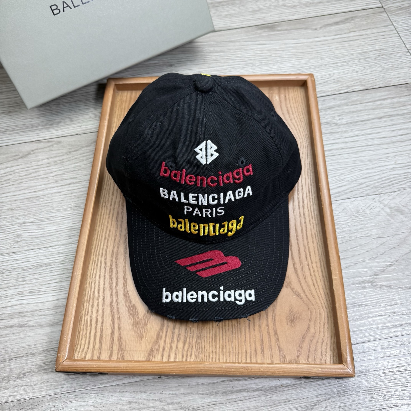 。BA。巴黎世家。【配防尘袋】新品棒球帽！材质：纯棉！透气性好！春天挡风，夏天防晒必备单品！颜色大气！款