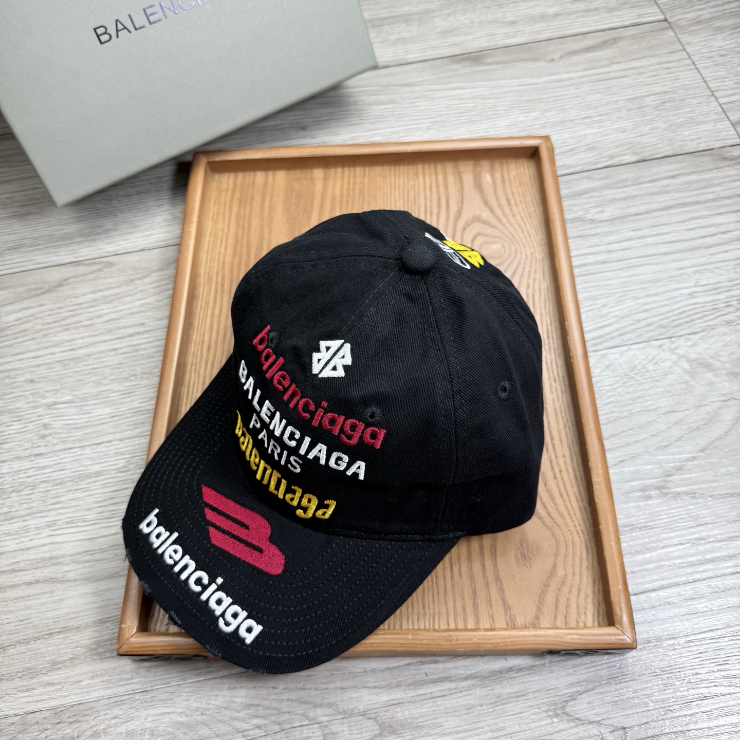。BA。巴黎世家。【配防尘袋】新品棒球帽！材质：纯棉！透气性好！春天挡风，夏天防晒必备单品！颜色大气！款