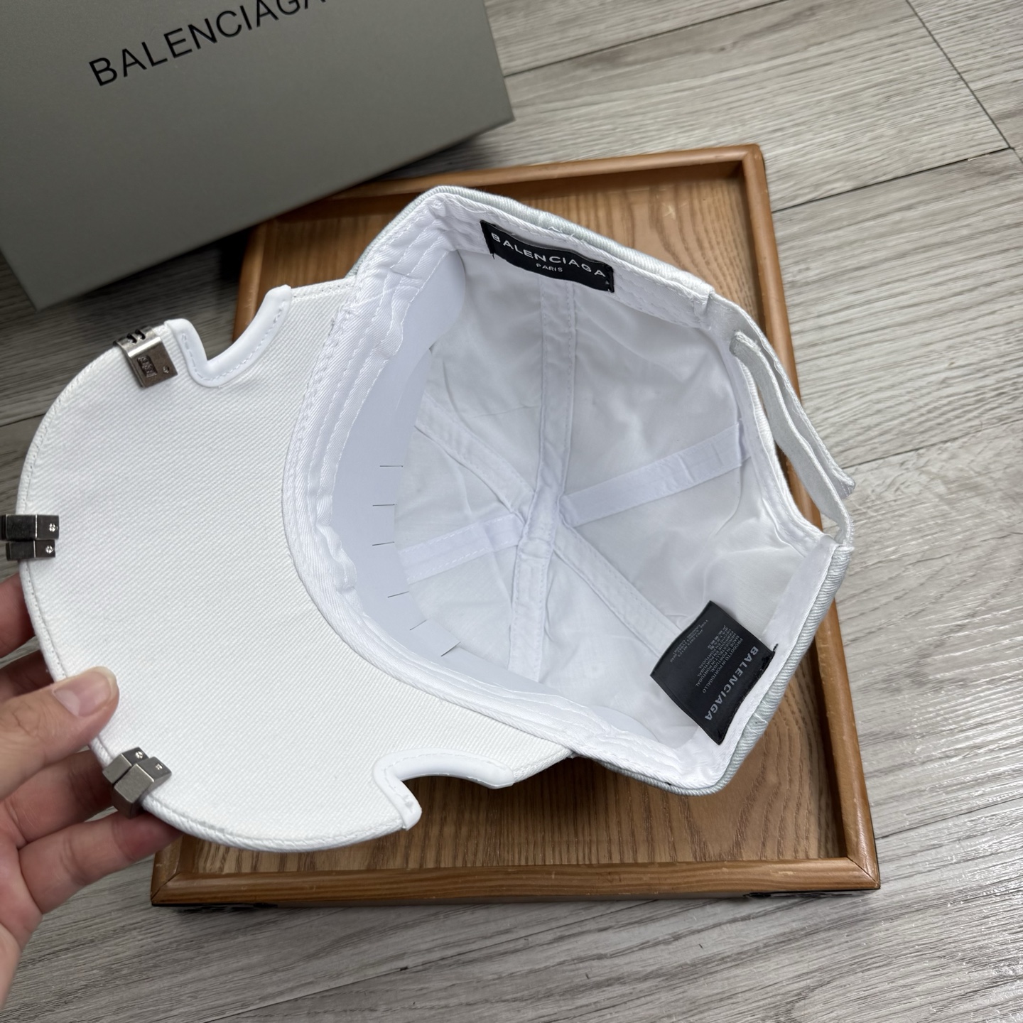 。BA。巴黎世家。【配防尘袋】新品棒球帽！材质：纯棉！透气性好！春天挡风，夏天防晒必备单品！颜色大气！款