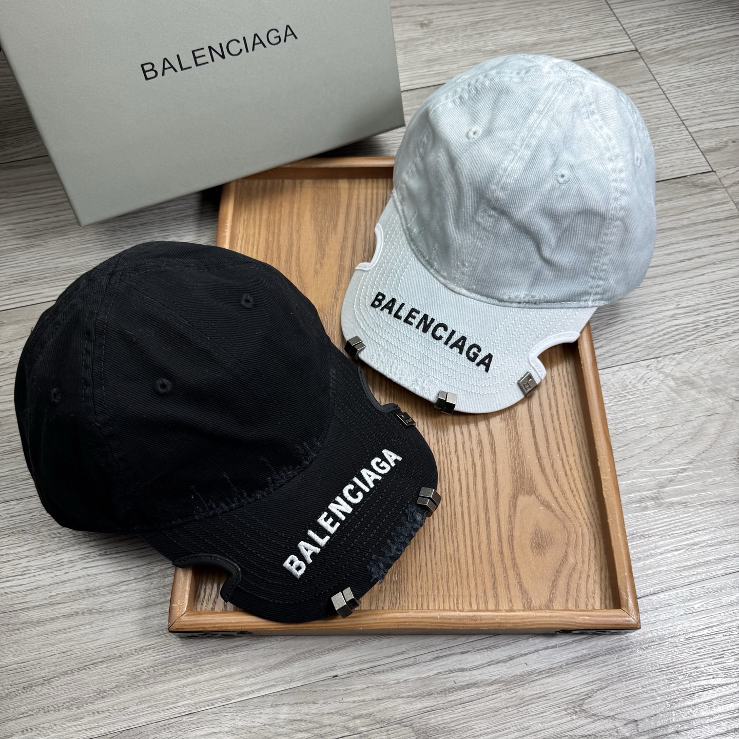 。BA。巴黎世家。【配防尘袋】新品棒球帽！材质：纯棉！透气性好！春天挡风，夏天防晒必备单品！颜色大气！款