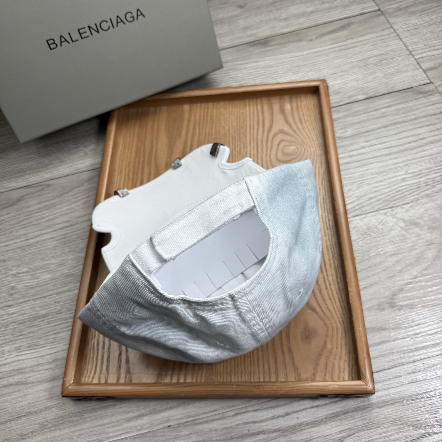 。BA。巴黎世家。【配防尘袋】新品棒球帽！材质：纯棉！透气性好！春天挡风，夏天防晒必备单品！颜色大气！款