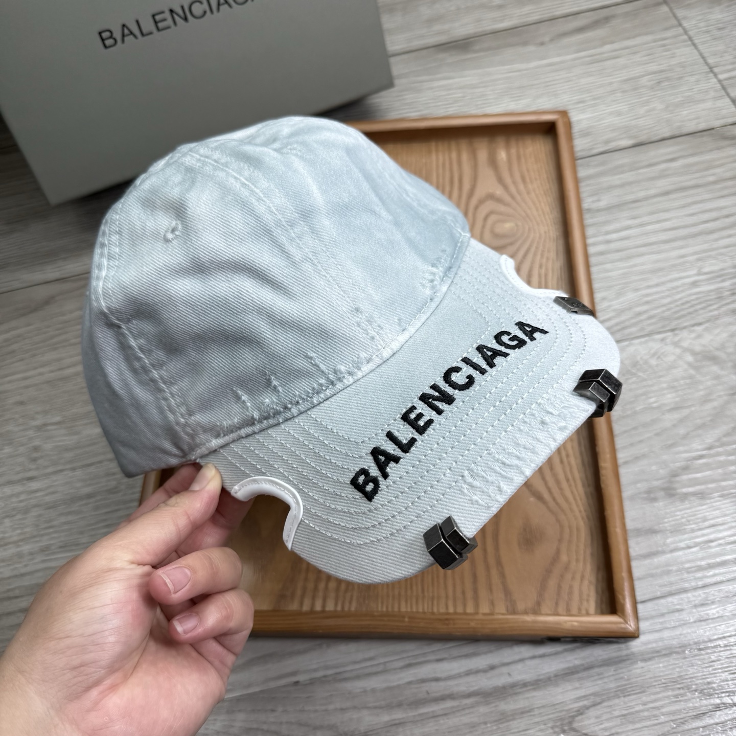 。BA。巴黎世家。【配防尘袋】新品棒球帽！材质：纯棉！透气性好！春天挡风，夏天防晒必备单品！颜色大气！款