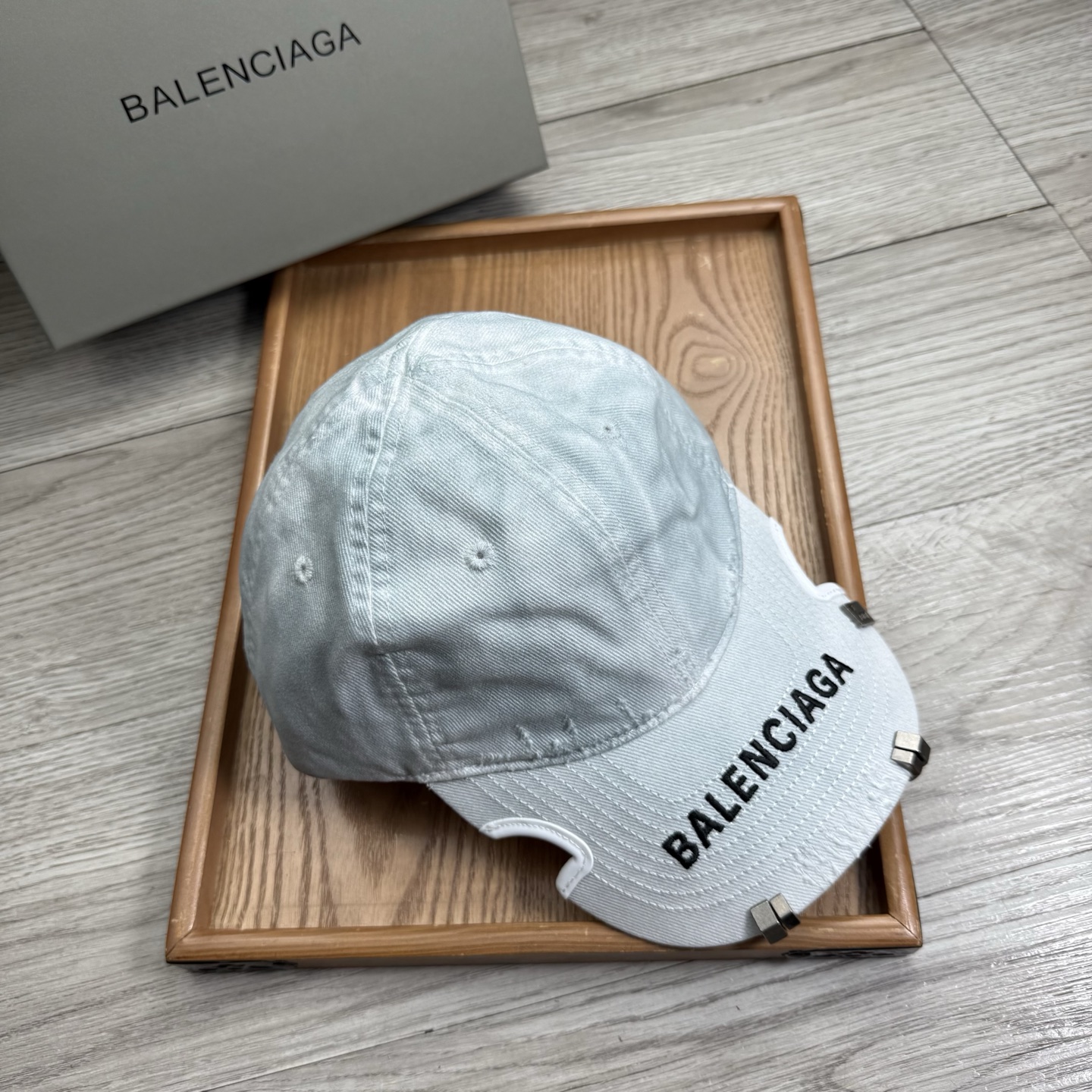 。BA。巴黎世家。【配防尘袋】新品棒球帽！材质：纯棉！透气性好！春天挡风，夏天防晒必备单品！颜色大气！款