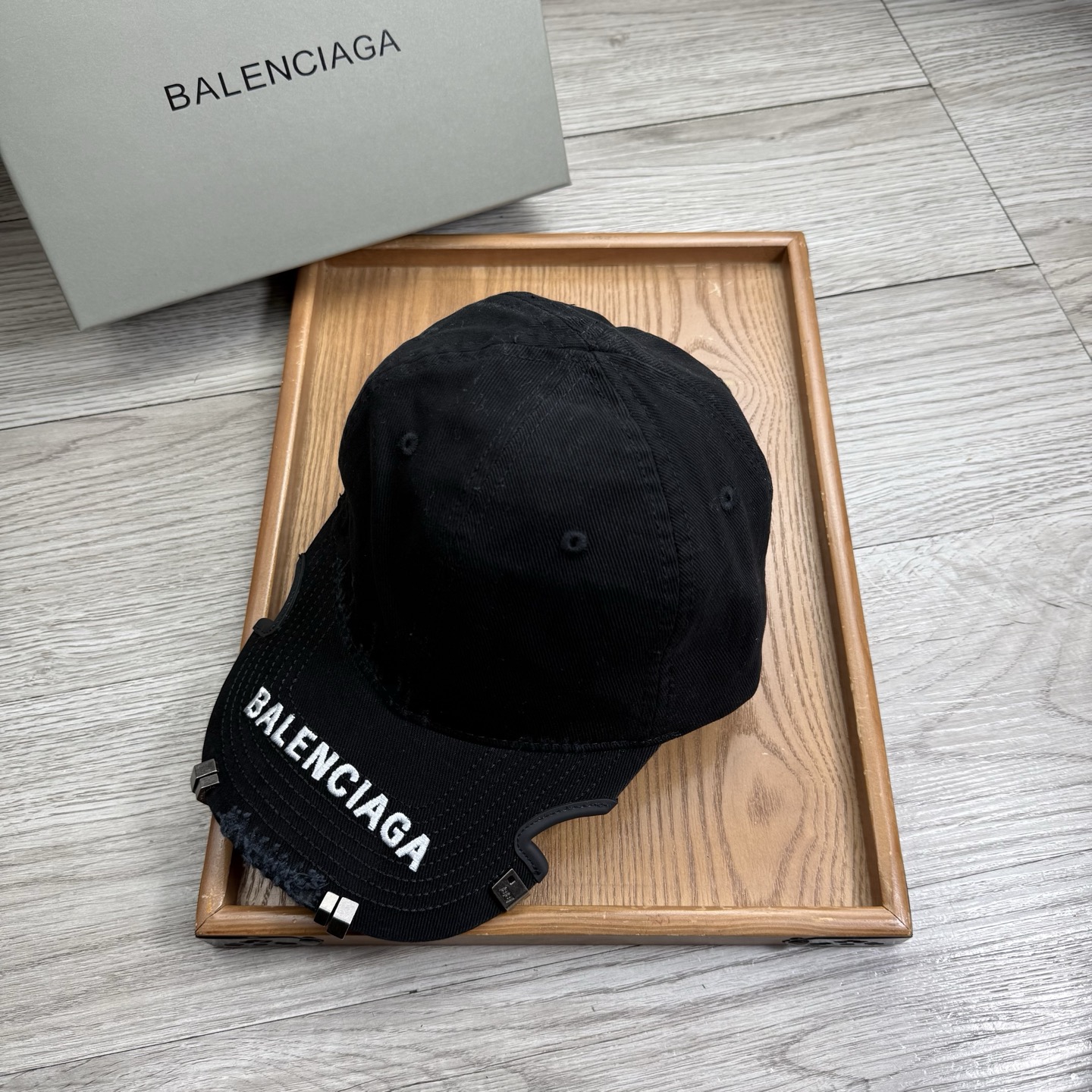 。BA。巴黎世家。【配防尘袋】新品棒球帽！材质：纯棉！透气性好！春天挡风，夏天防晒必备单品！颜色大气！款