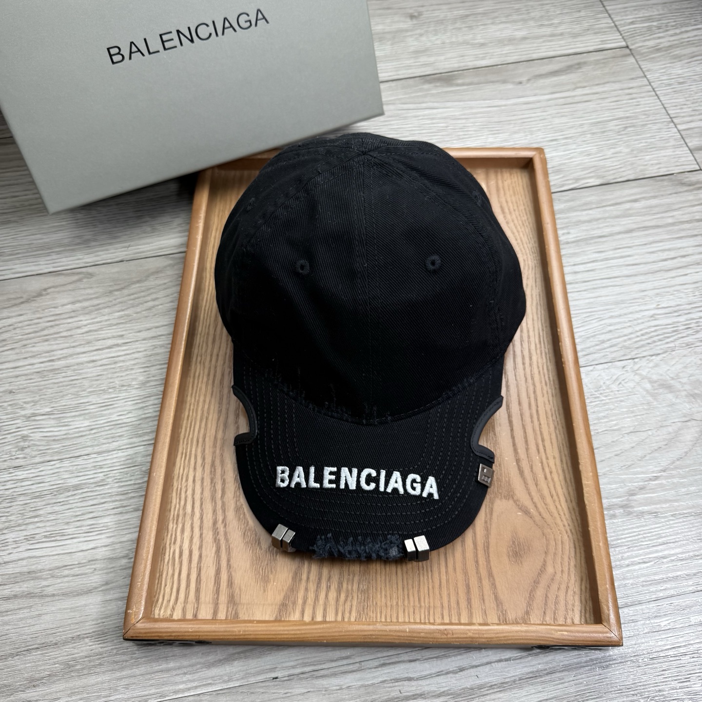 。BA。巴黎世家。【配防尘袋】新品棒球帽！材质：纯棉！透气性好！春天挡风，夏天防晒必备单品！颜色大气！款