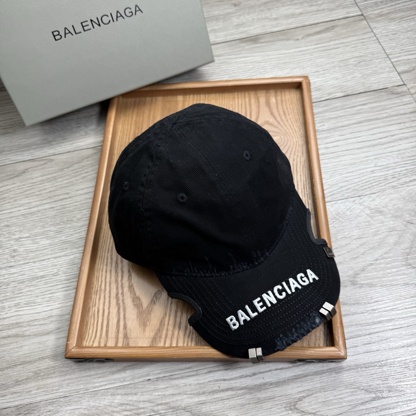 。BA。巴黎世家。【配防尘袋】新品棒球帽！材质：纯棉！透气性好！春天挡风，夏天防晒必备单品！颜色大气！款