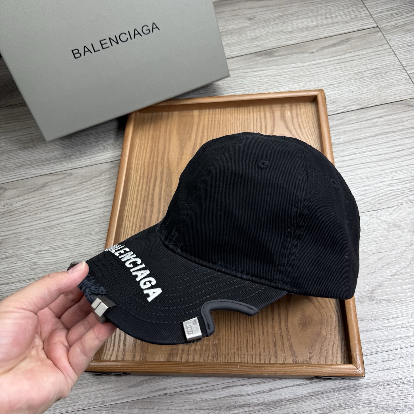 。BA。巴黎世家。【配防尘袋】新品棒球帽！材质：纯棉！透气性好！春天挡风，夏天防晒必备单品！颜色大气！款
